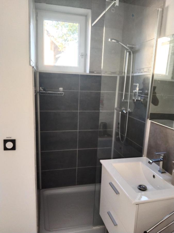 Cottage Calme Via Rhona Avec Piscine Chavanoz Zewnętrze zdjęcie